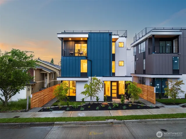 $689,000 | 8833 C Wallingford Avenue North, Seattle, WA 98103