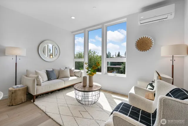 $689,000 | 8833 C Wallingford Avenue North, Seattle, WA 98103