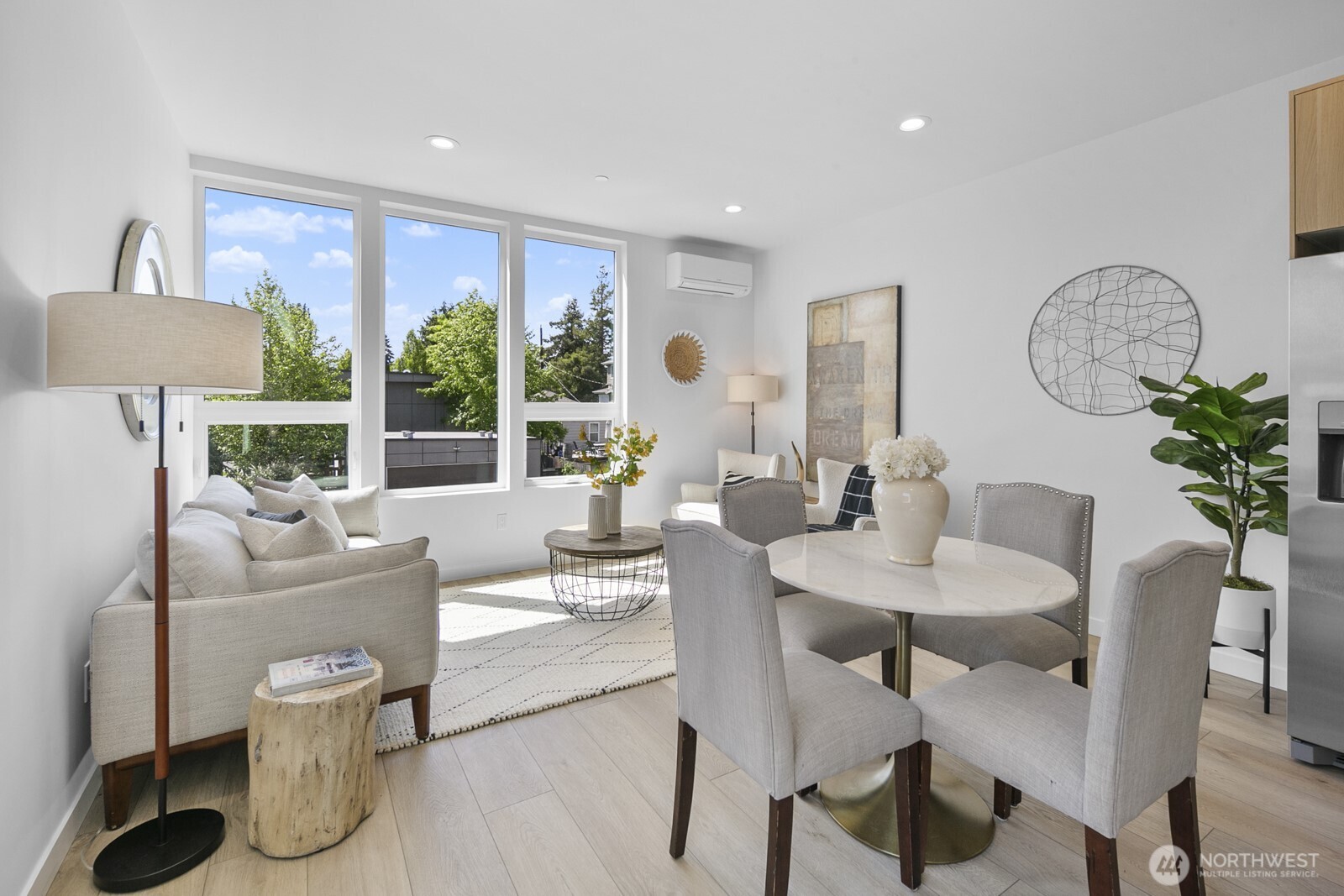 8833 C Wallingford Avenue North Seattle, WA 98103 - Photo 4 of 28