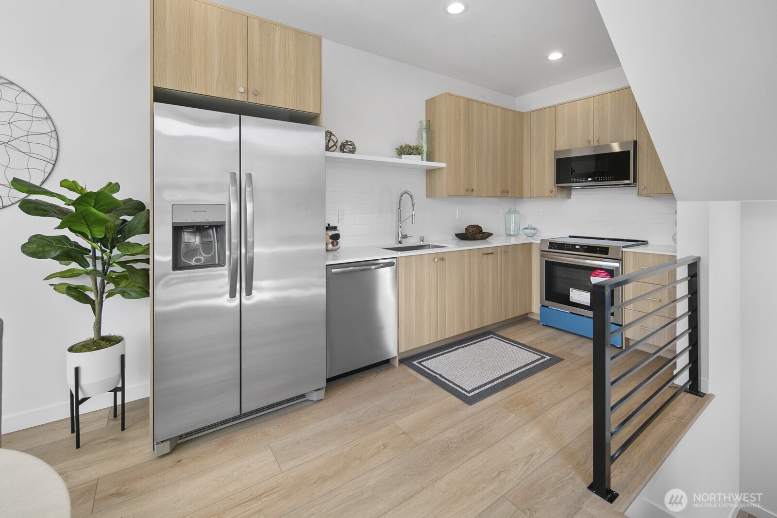 8833 C Wallingford Avenue North Seattle, WA 98103 - Photo 6 of 28