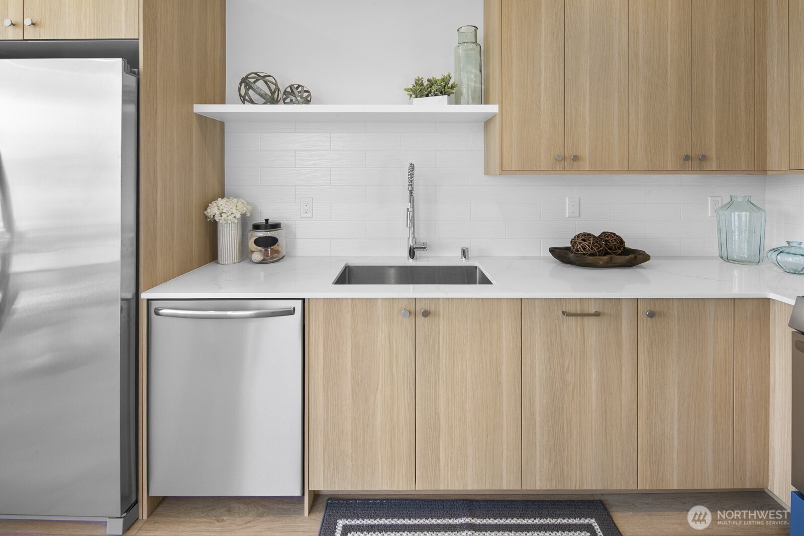 8833 C Wallingford Avenue North Seattle, WA 98103 - Photo 8 of 28