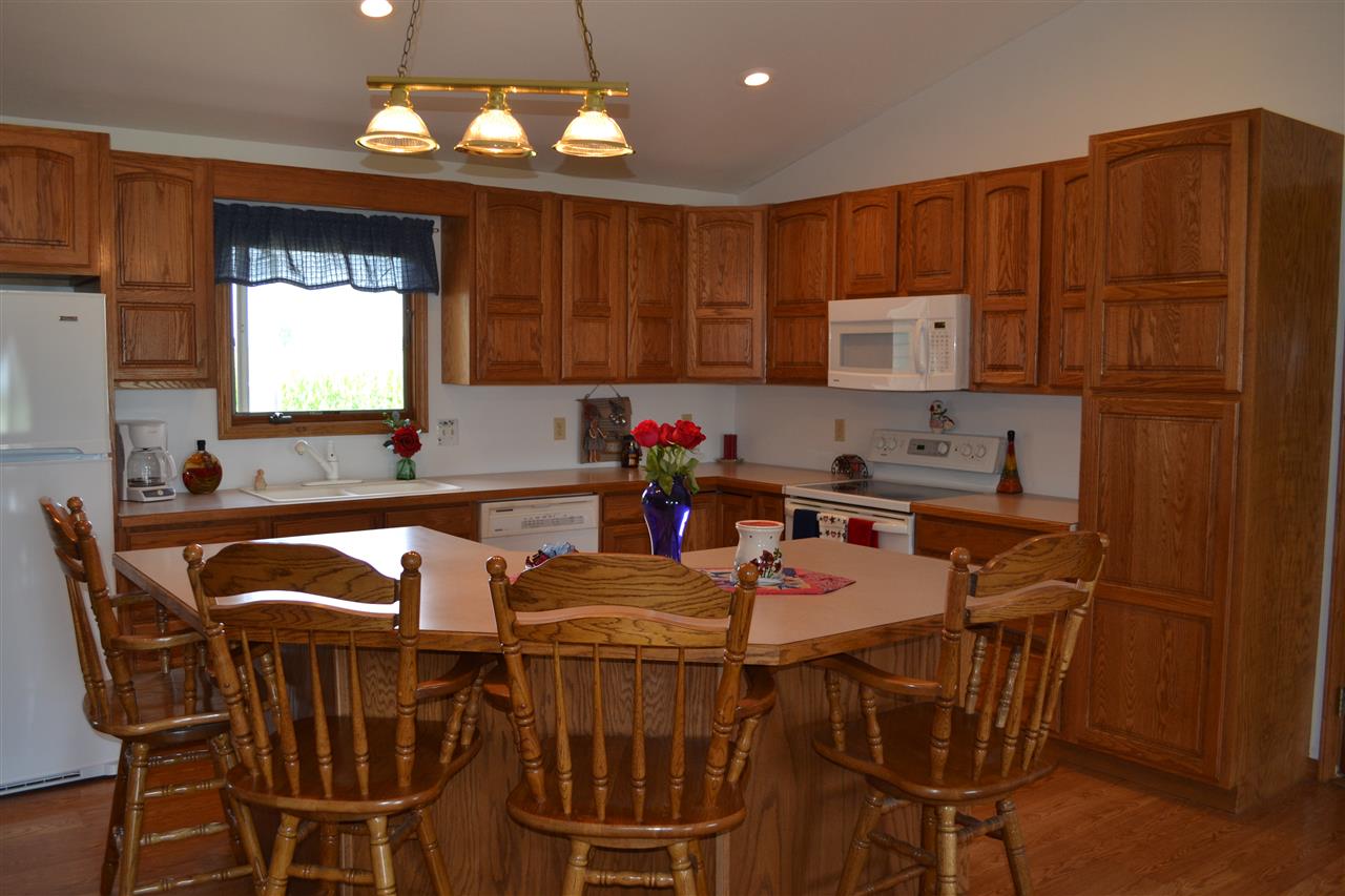6840 South Summerton Road Shepherd, MI 48883 - Photo 5 of 44 1836471-4.JPG