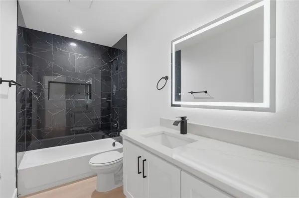 $2,800 | 404 North Moore Street, Dallas, TX 75203