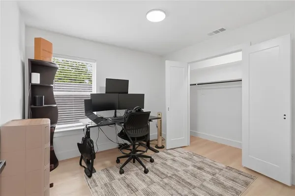 $2,800 | 404 North Moore Street, Dallas, TX 75203