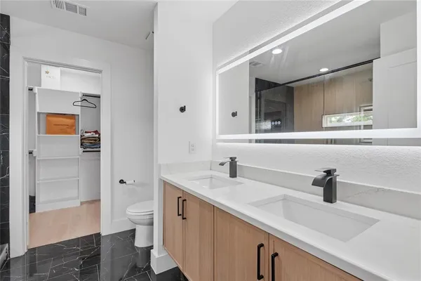 $2,800 | 404 North Moore Street, Dallas, TX 75203