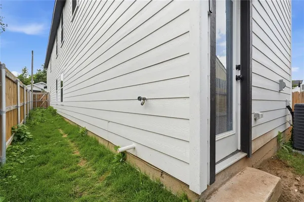 $2,800 | 404 North Moore Street, Dallas, TX 75203