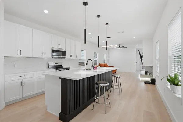 $2,800 | 404 North Moore Street, Dallas, TX 75203
