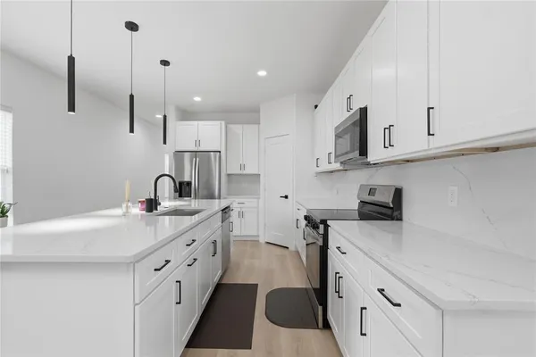 $2,800 | 404 North Moore Street, Dallas, TX 75203