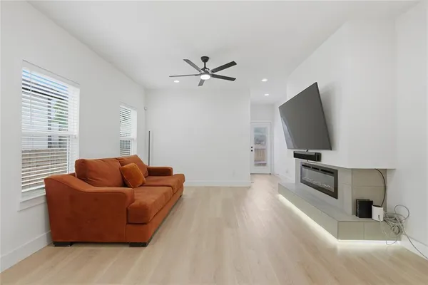 $2,800 | 404 North Moore Street, Dallas, TX 75203