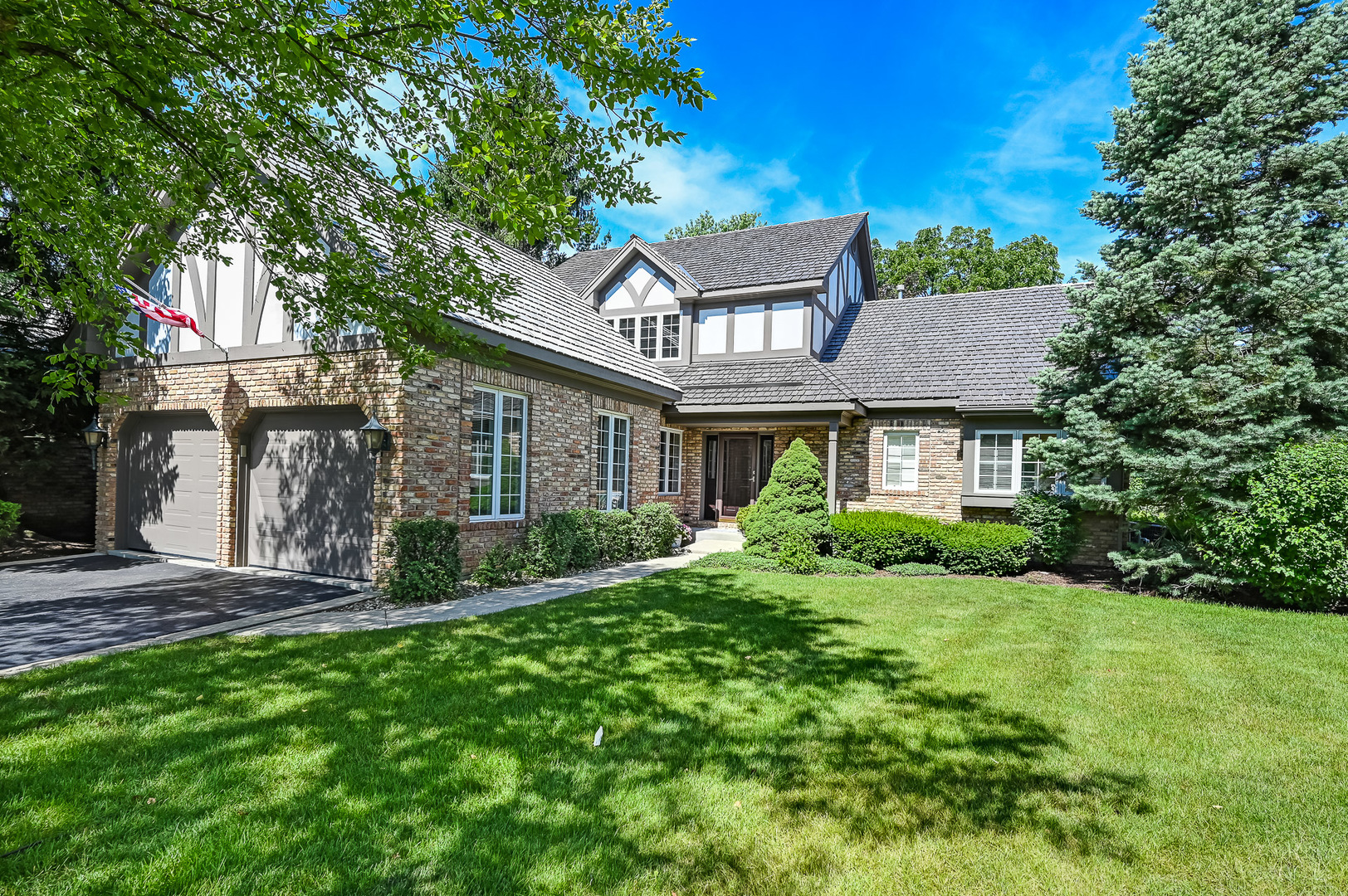 3 Berkshire Lane Burr Ridge, IL 60527 - Photo 1 of 40 a front view of a house with a yard