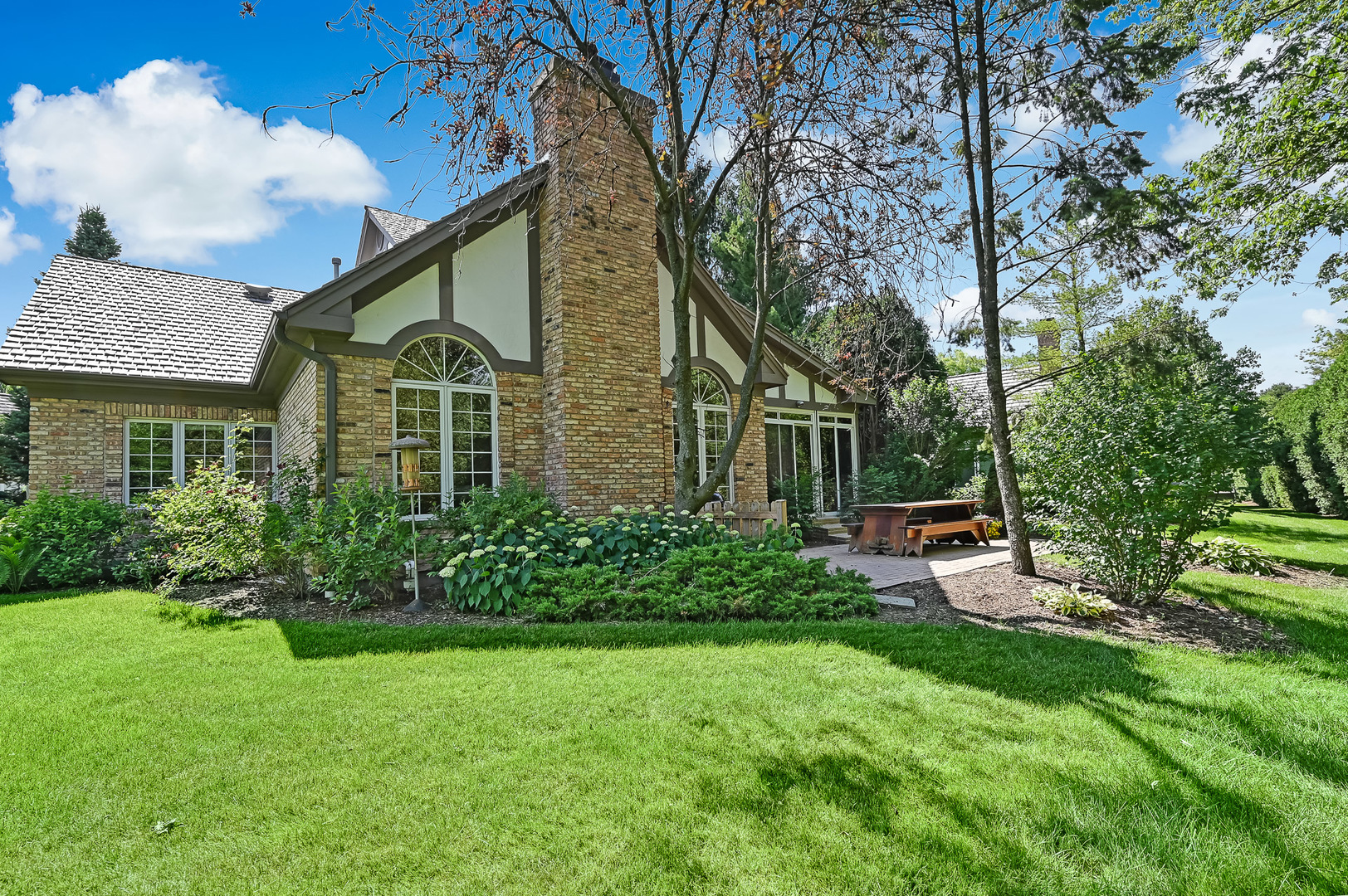 3 Berkshire Lane Burr Ridge, IL 60527 - Photo 3 of 40 a view of a house with backyard sitting area and garden