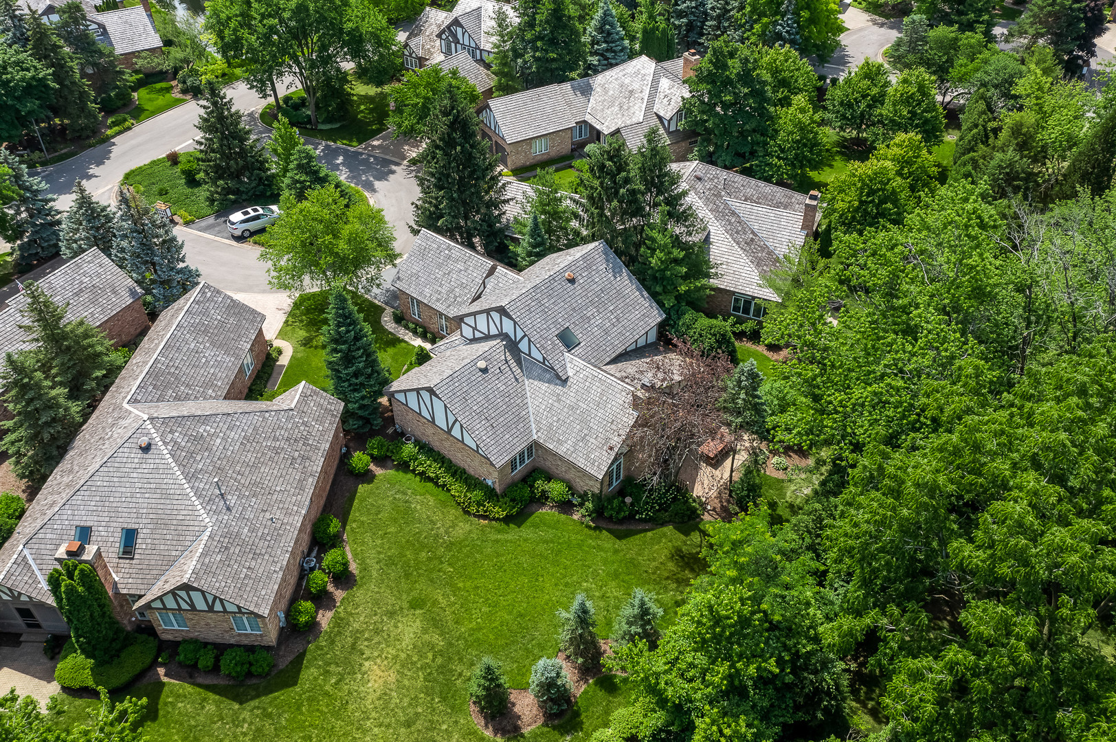 3 Berkshire Lane Burr Ridge, IL 60527 - Photo 32 of 40 an aerial view of a house with garden space and a fountain