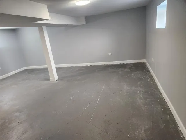 an empty room with closet and mirror