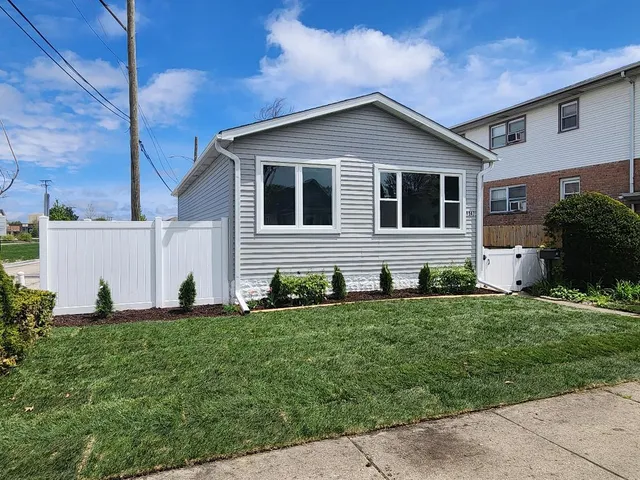 a front view of house with yard