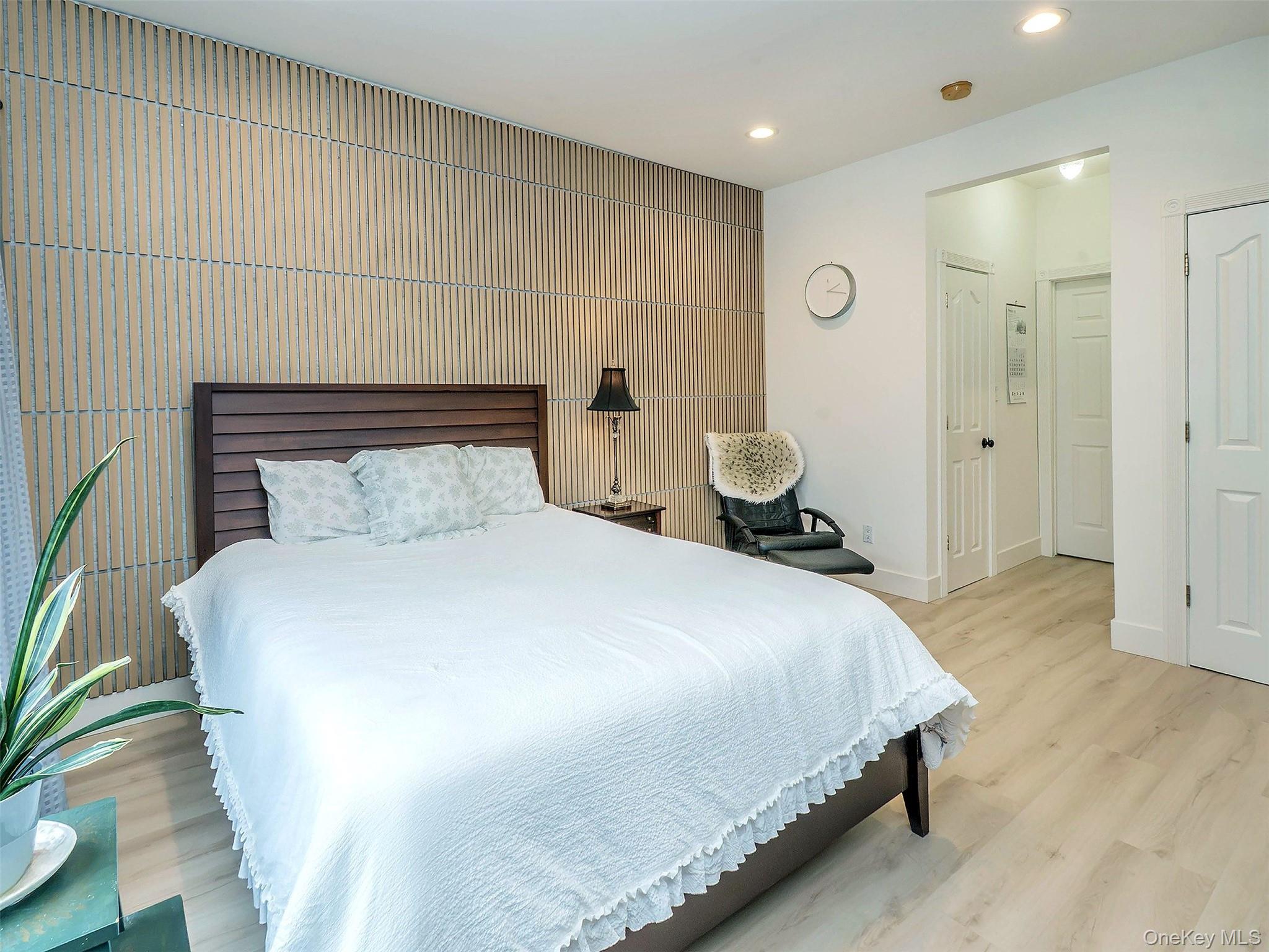 37 Dunwood Road, Unit B Port Washington, NY 11050 - Photo 22 of 27