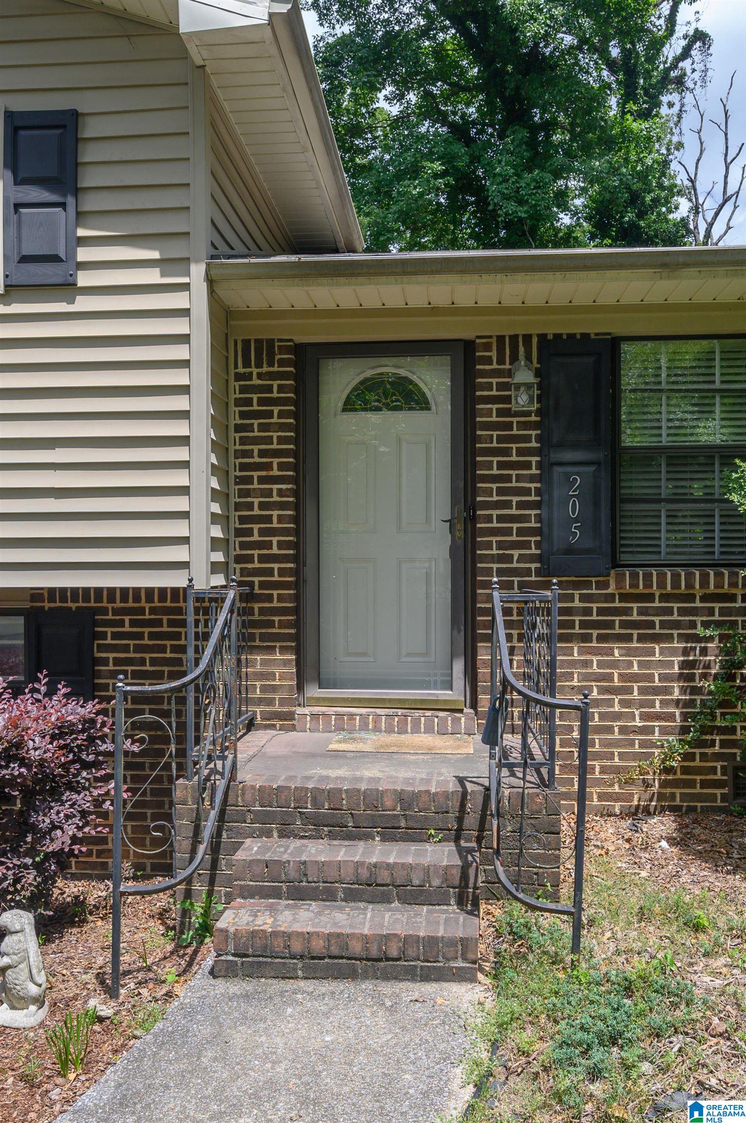 205 Dale Drive Alabaster, AL 35007 - Photo 3 of 40