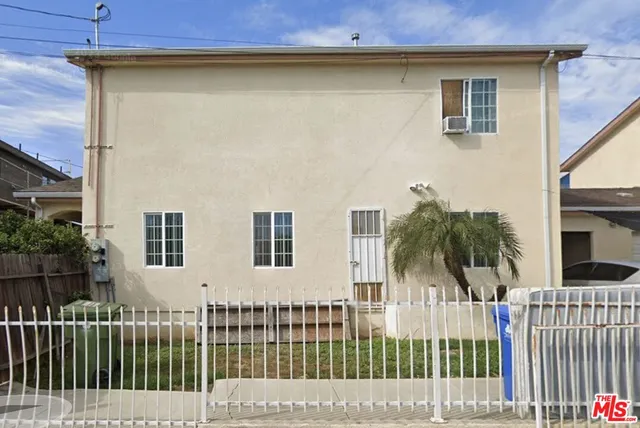 a view of a house with a small yard