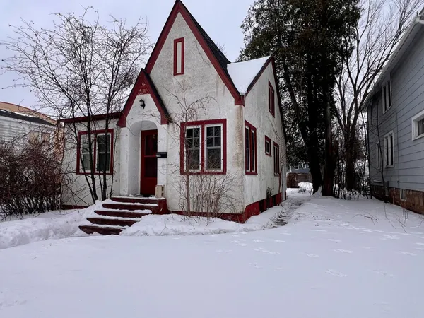 $89,900 | 2406 4th Avenue East, Hibbing, MN 55746