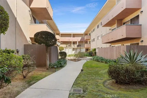 $419,000 | 805 Glenway Drive, Unit 105, Inglewood, CA 90302
