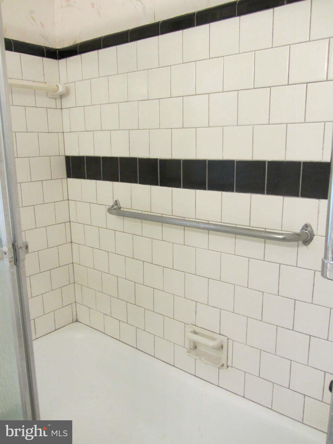 8364 Ridgely Oak Road Parkville, MD 21234 - Photo 12 of 16 Hall Bath
