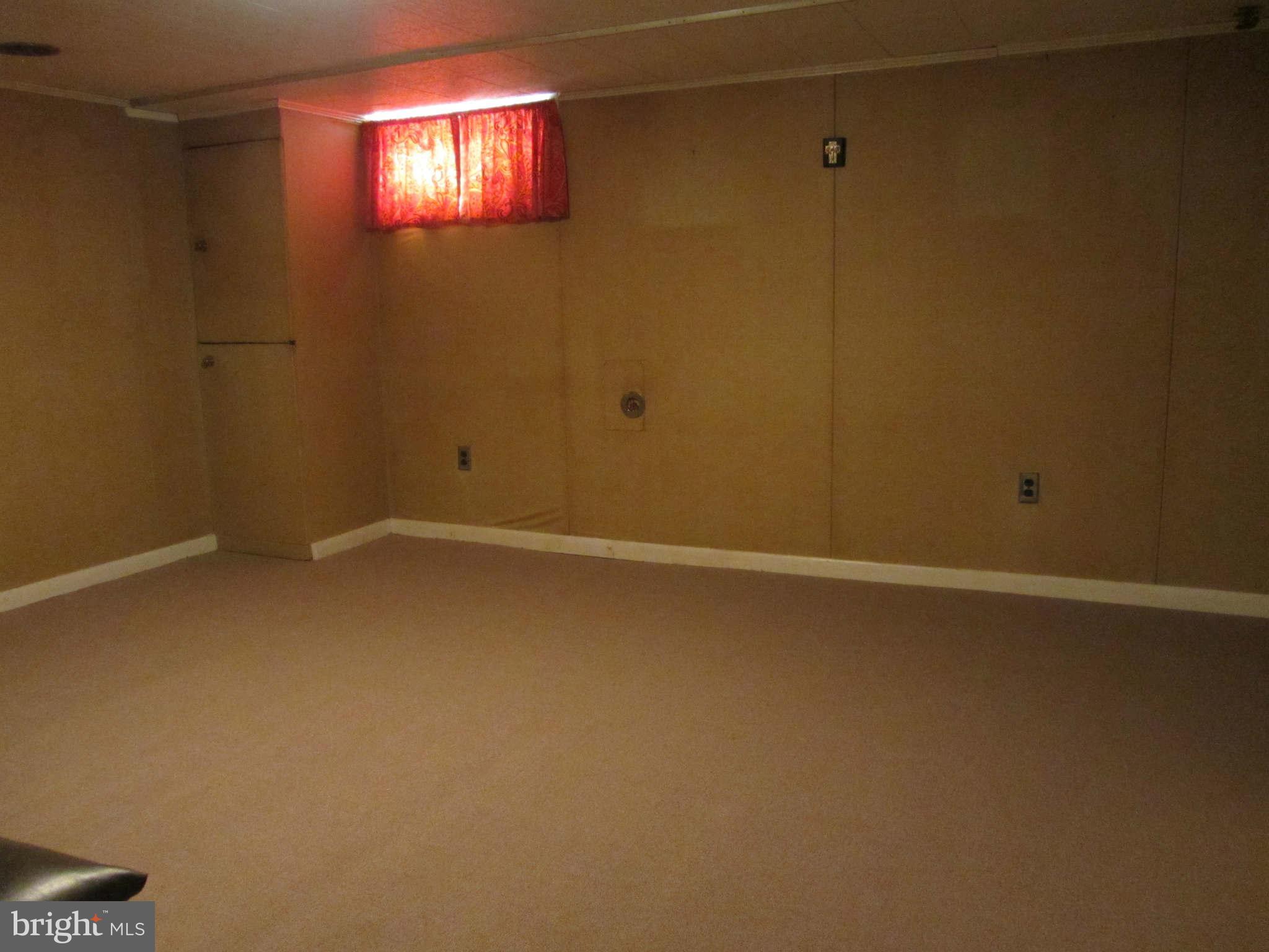 8364 Ridgely Oak Road Parkville, MD 21234 - Photo 14 of 16 Family Room