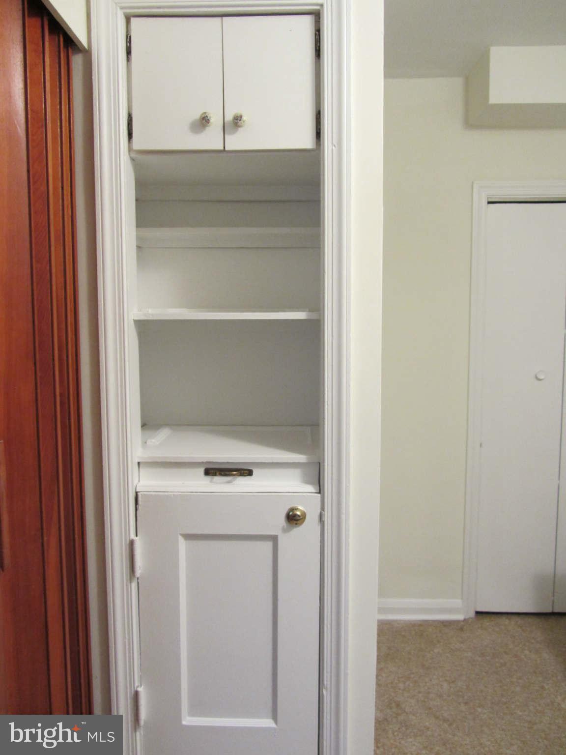 8364 Ridgely Oak Road Parkville, MD 21234 - Photo 4 of 16 Extra Cabinetry