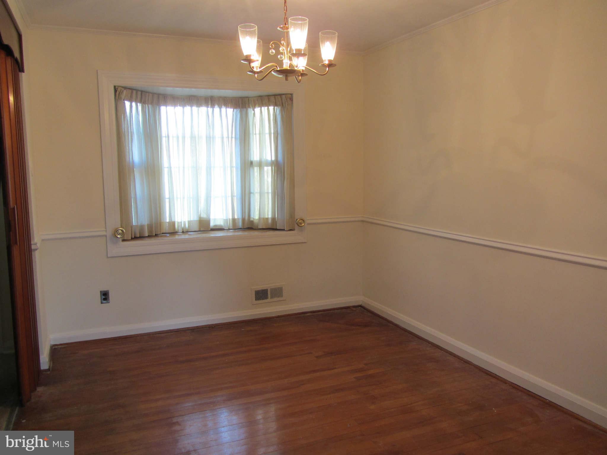 8364 Ridgely Oak Road Parkville, MD 21234 - Photo 6 of 16 Dining Room