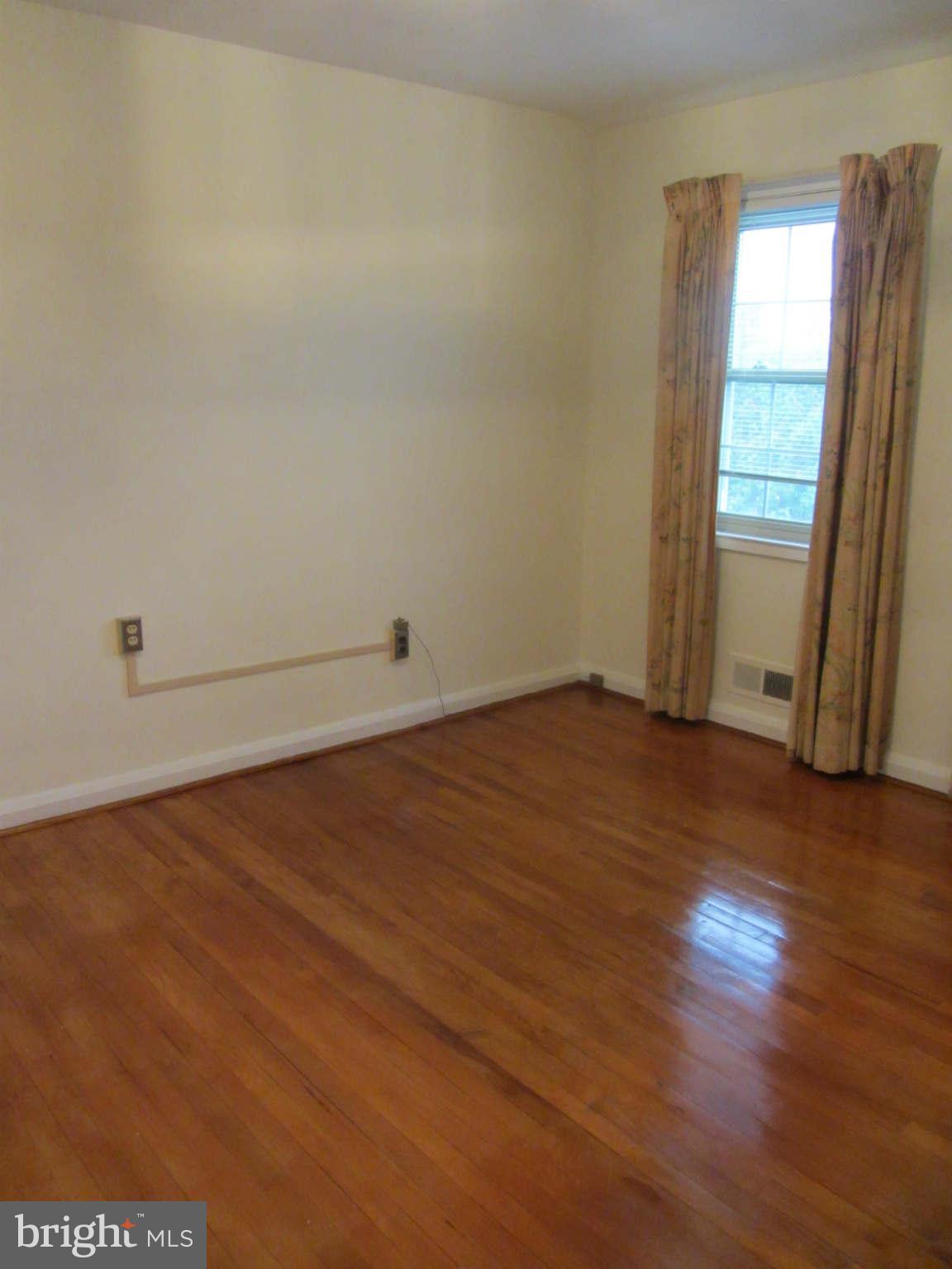 8364 Ridgely Oak Road Parkville, MD 21234 - Photo 8 of 16 Bedroom (Master)