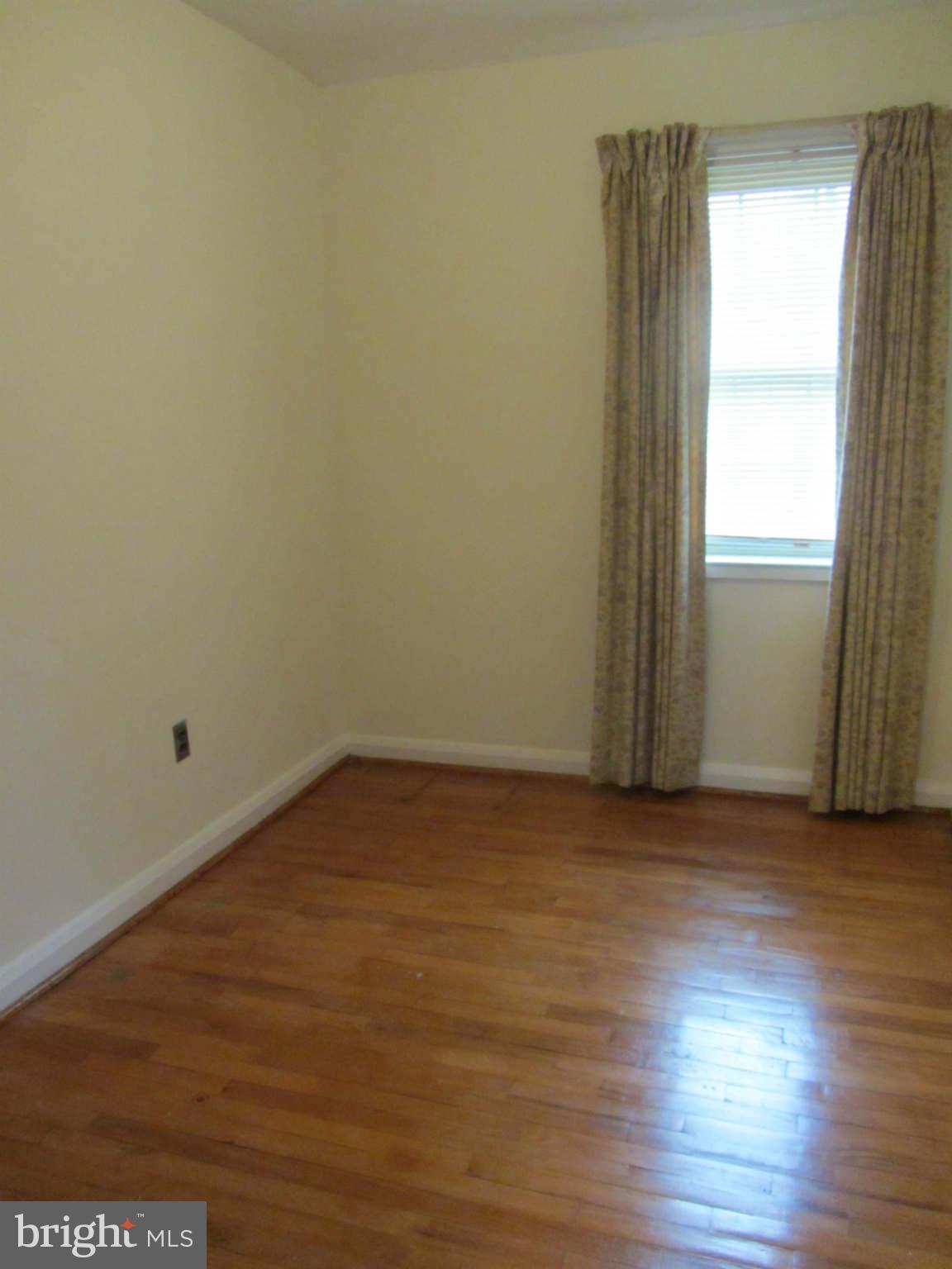 8364 Ridgely Oak Road Parkville, MD 21234 - Photo 10 of 16 3rd Bedroom