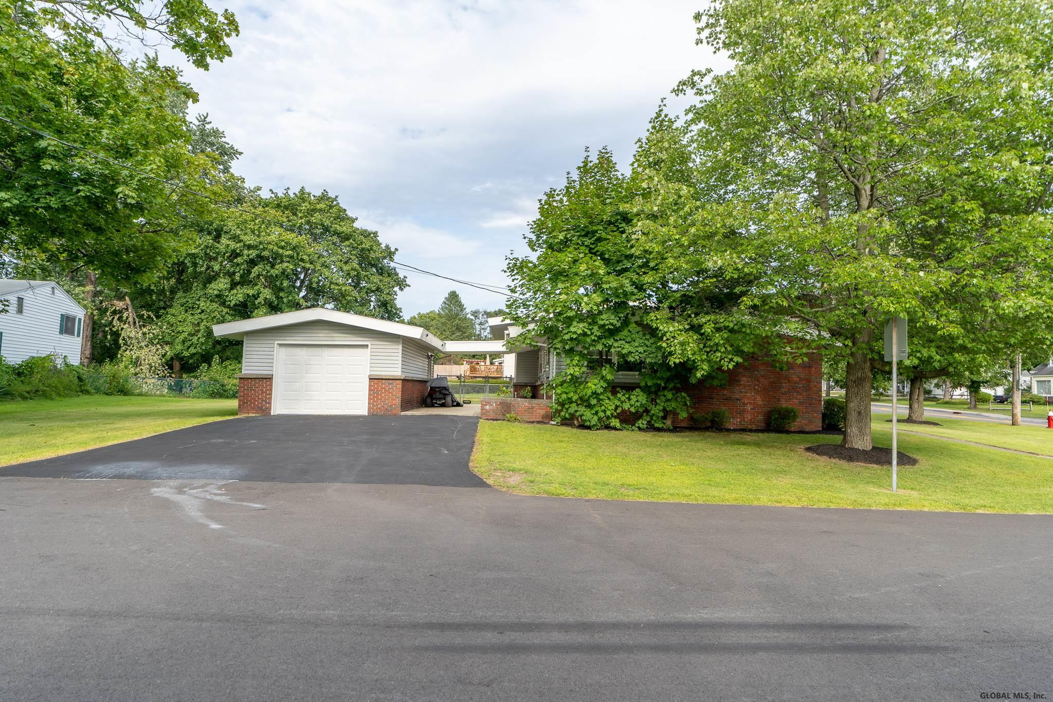 237 Osborne Road Colonie, NY 12205 - Photo 4 of 48 Photo 4
