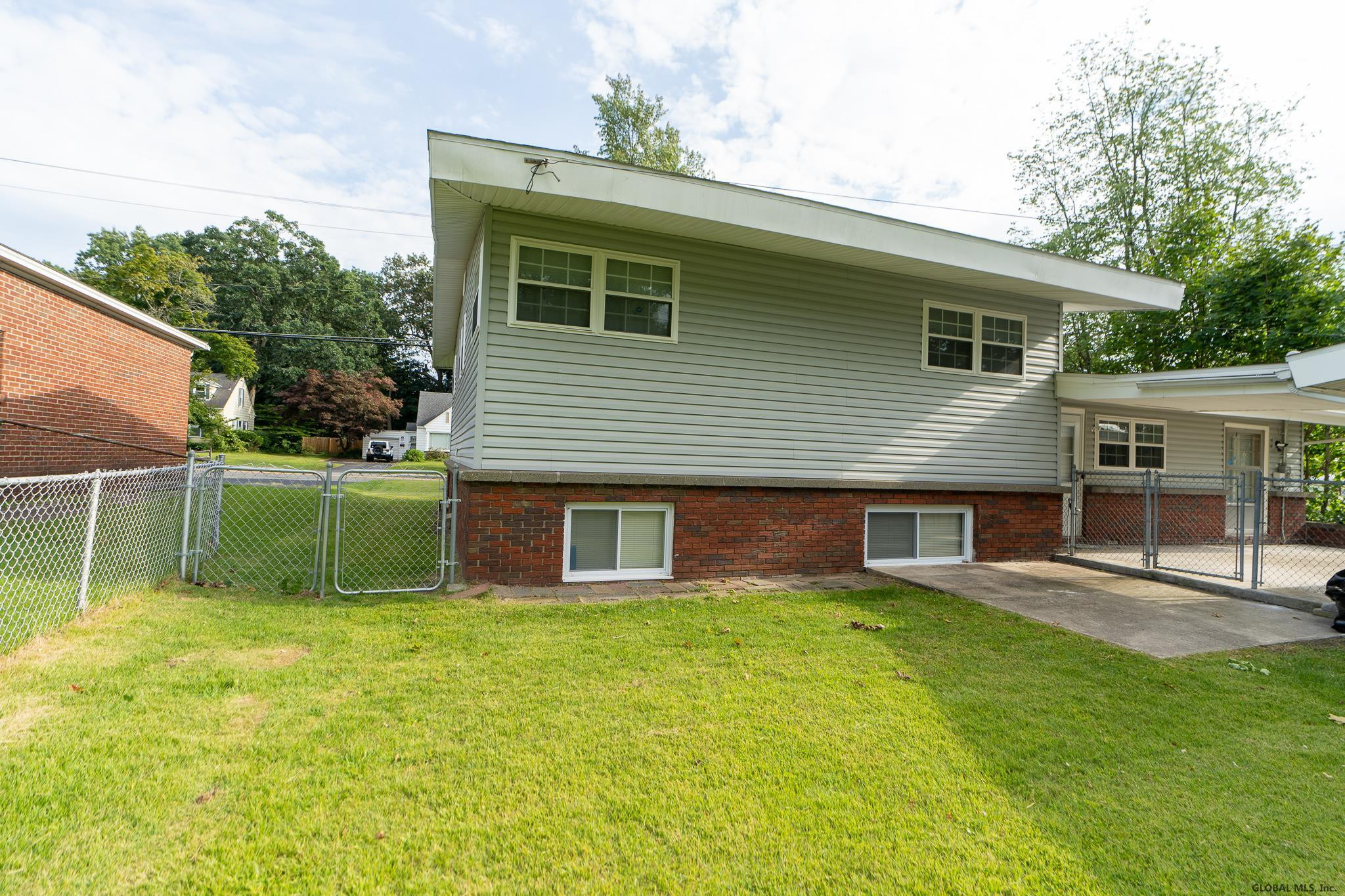 237 Osborne Road Colonie, NY 12205 - Photo 8 of 48 Photo 8