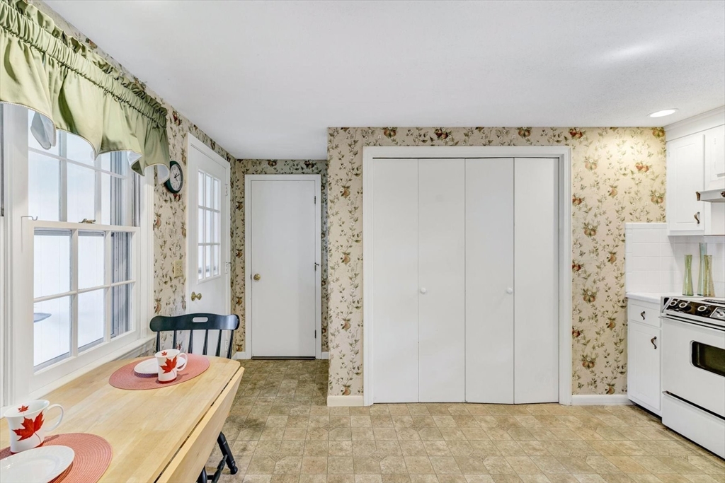 33 Swift Brook Road Yarmouth, MA 02664 - Photo 12 of 42 Gallery Image 12