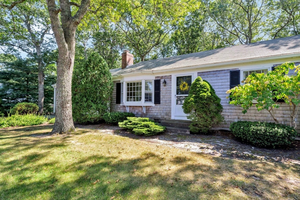 33 Swift Brook Road Yarmouth, MA 02664 - Photo 4 of 42 Gallery Image 4
