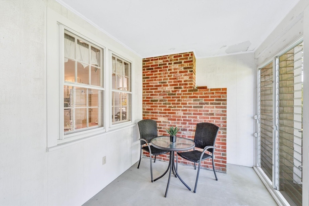 33 Swift Brook Road Yarmouth, MA 02664 - Photo 5 of 42 Gallery Image 5