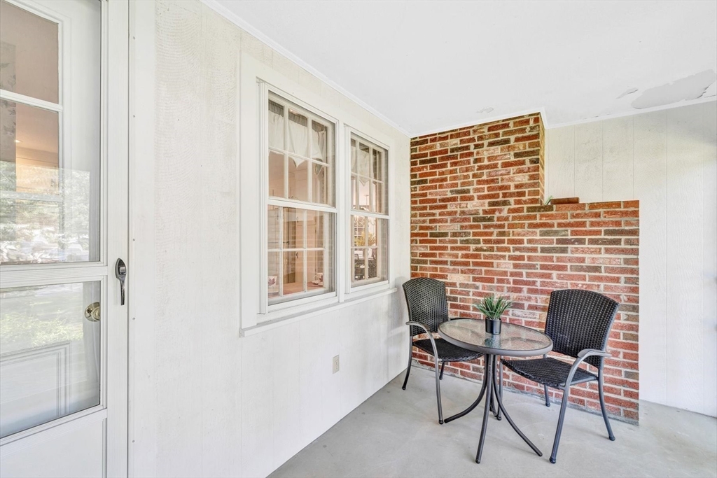 33 Swift Brook Road Yarmouth, MA 02664 - Photo 6 of 42 Gallery Image 6