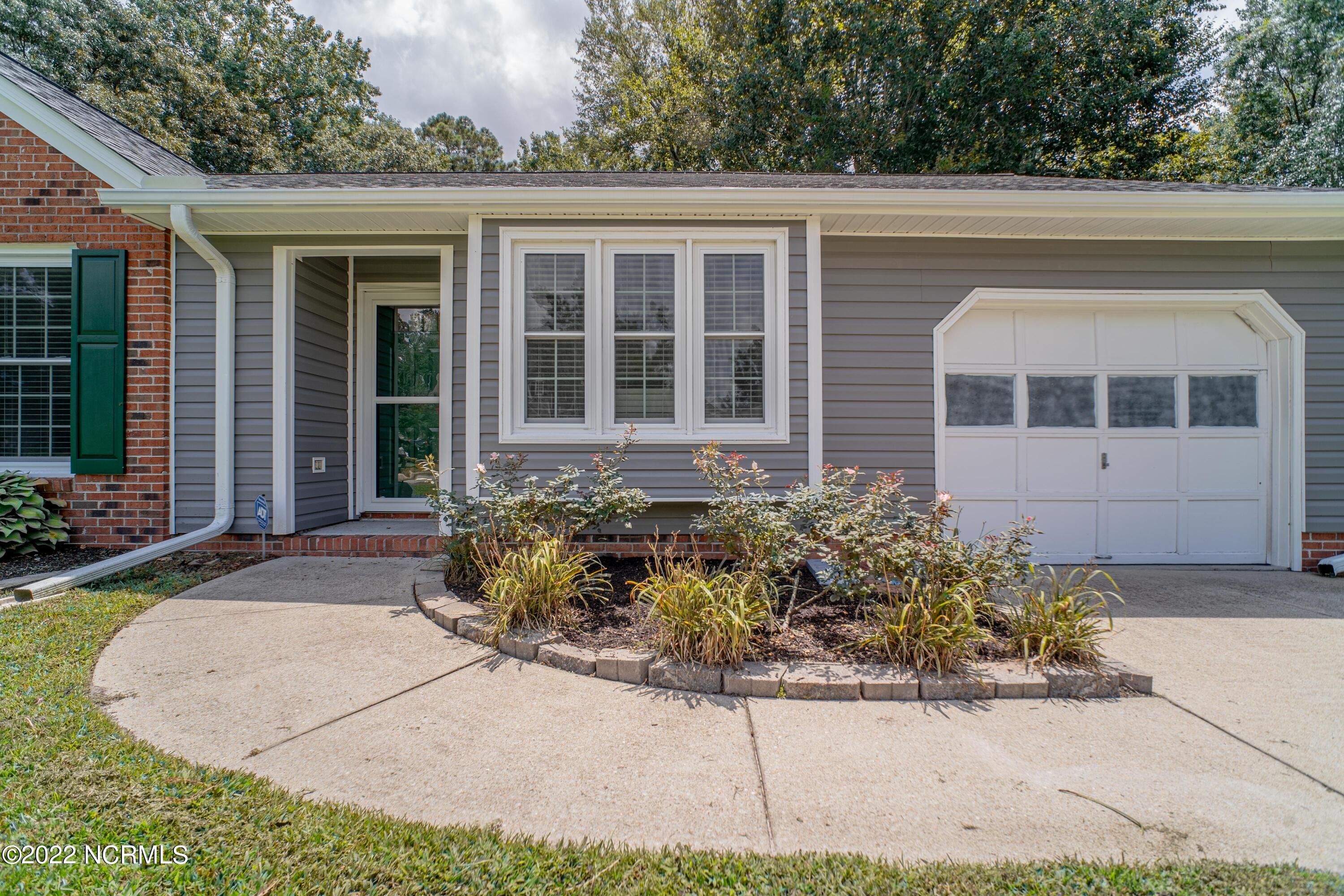 174 Raintree Circle Jacksonville, NC 28540 - Photo 3 of 38 _JLS9477