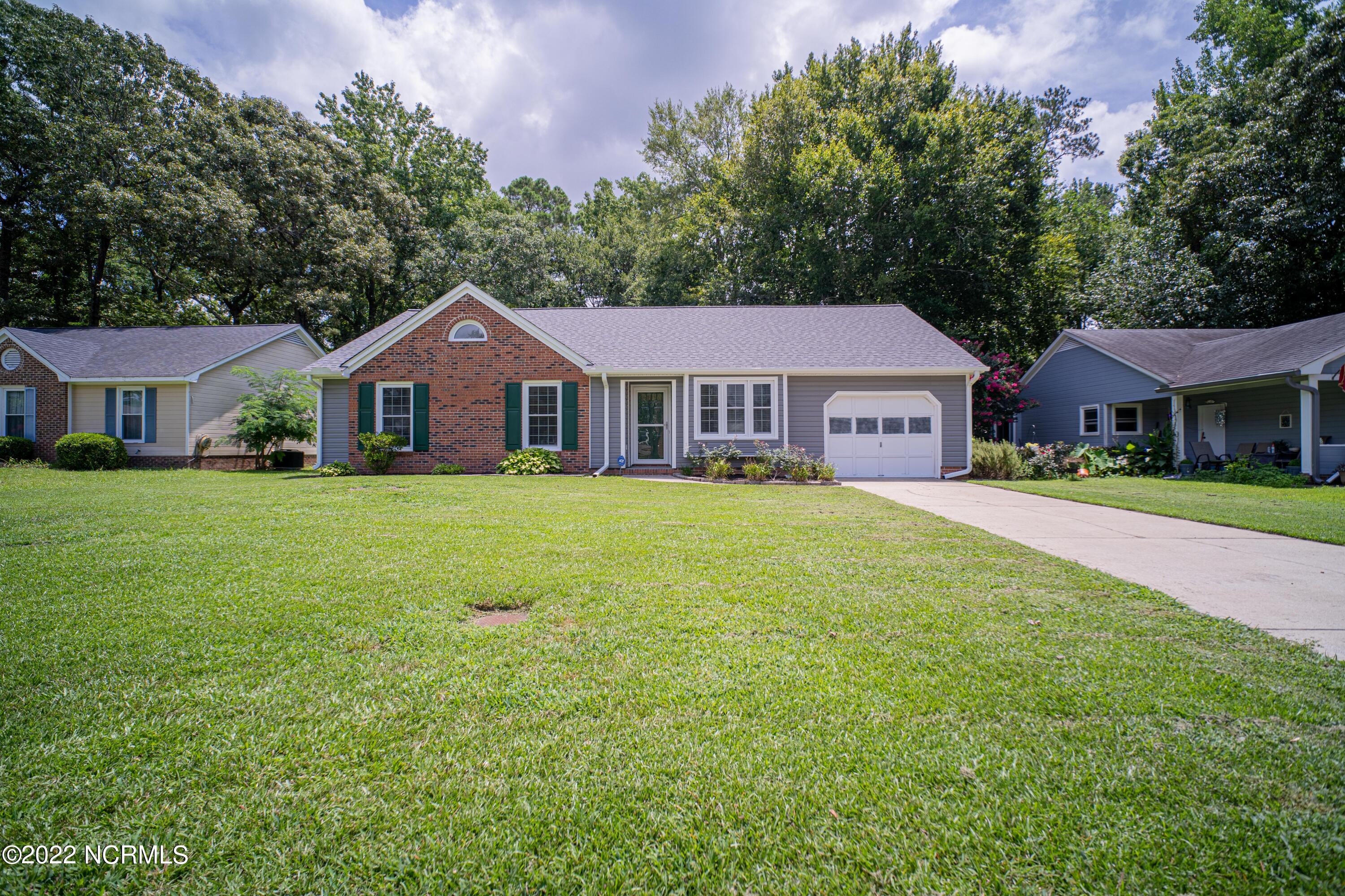 174 Raintree Circle Jacksonville, NC 28540 - Photo 4 of 38 _JLS9481-HDR