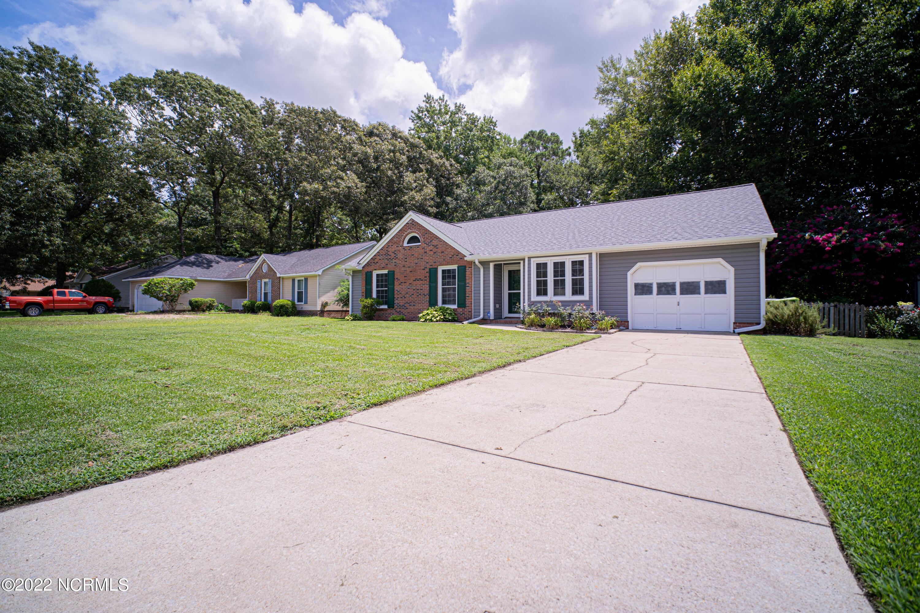 174 Raintree Circle Jacksonville, NC 28540 - Photo 5 of 38 _JLS9486