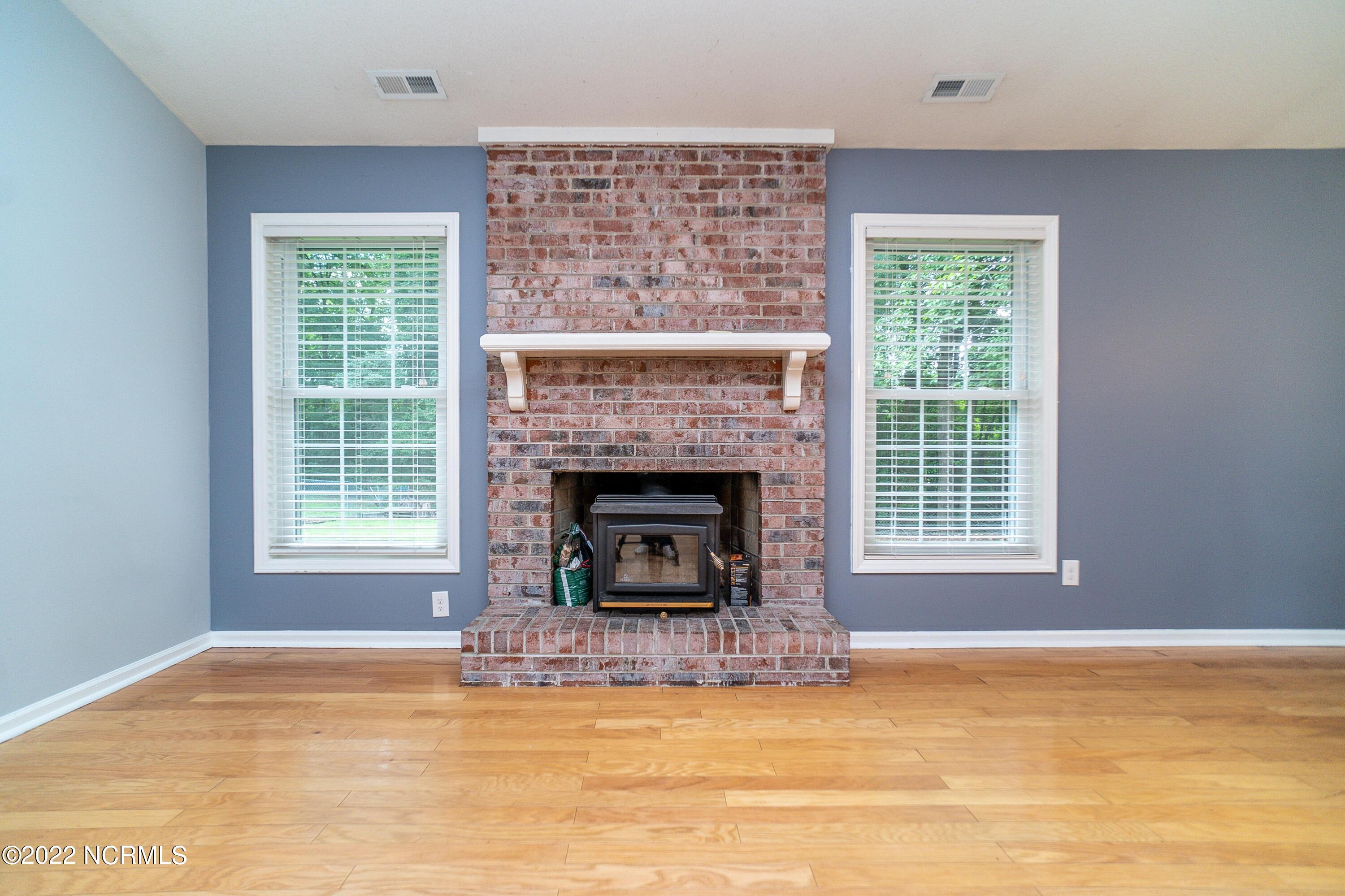 174 Raintree Circle Jacksonville, NC 28540 - Photo 10 of 38 _JLS9255-HDR