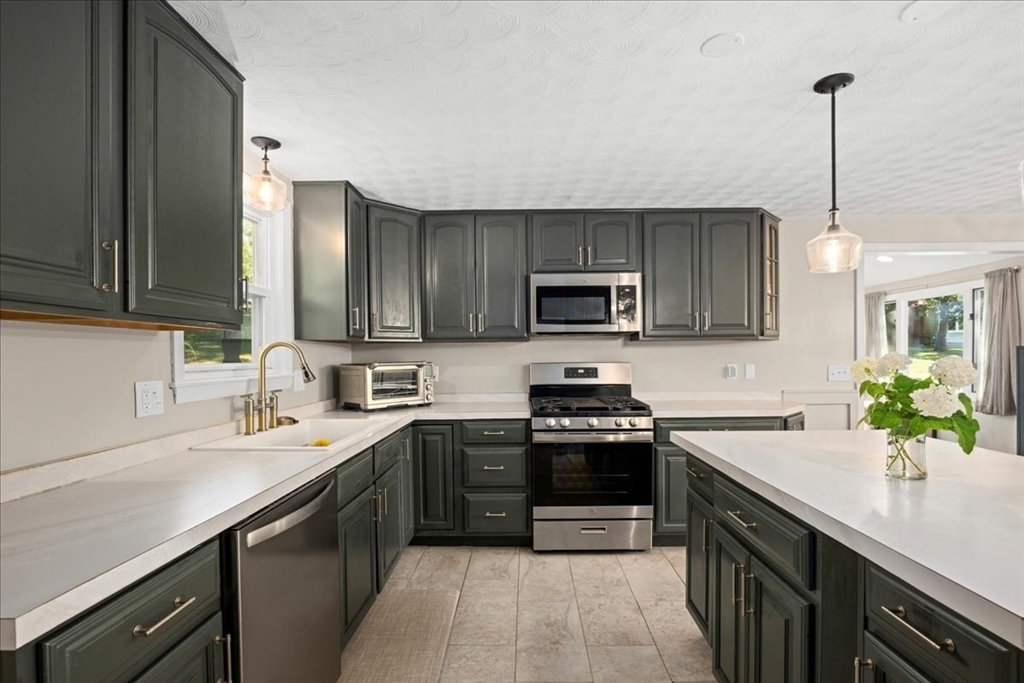 32 Stratton Drive Hudson, MA 01749 - Photo 8 of 38