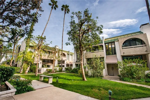 $625,000 | 5340 Yarmouth Avenue, Unit 205, Encino, CA 91316