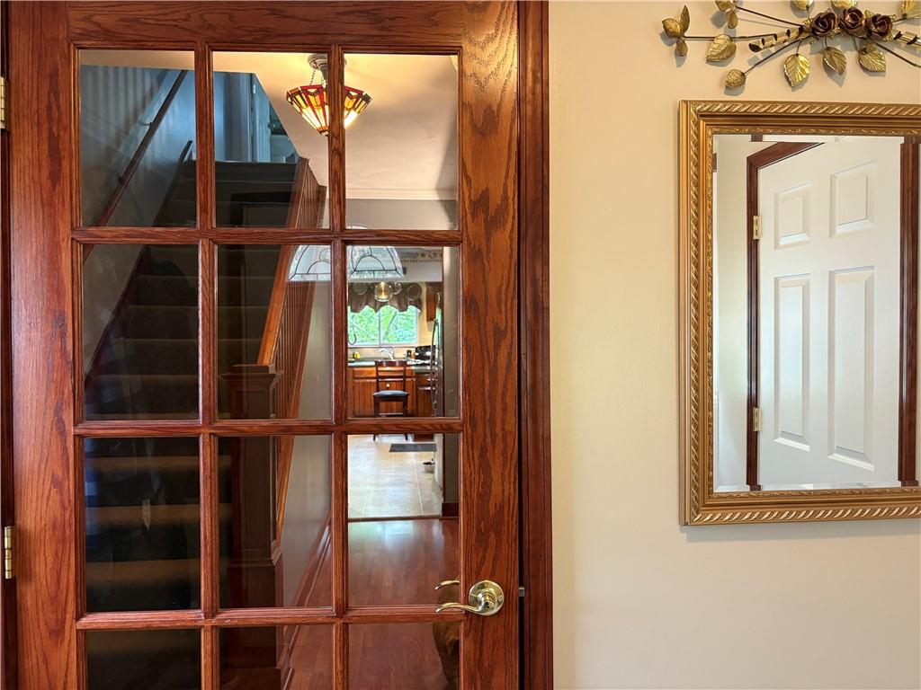 1082 Milltown Road Verona, PA 15147 - Photo 5 of 45 Entry/ Foyer room