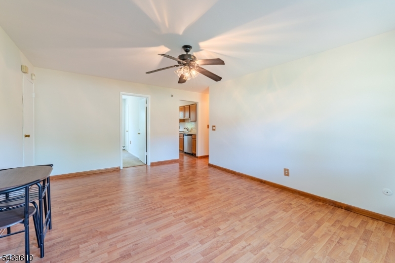 93 Fox Road Edison, NJ 08817 - Photo 5 of 27