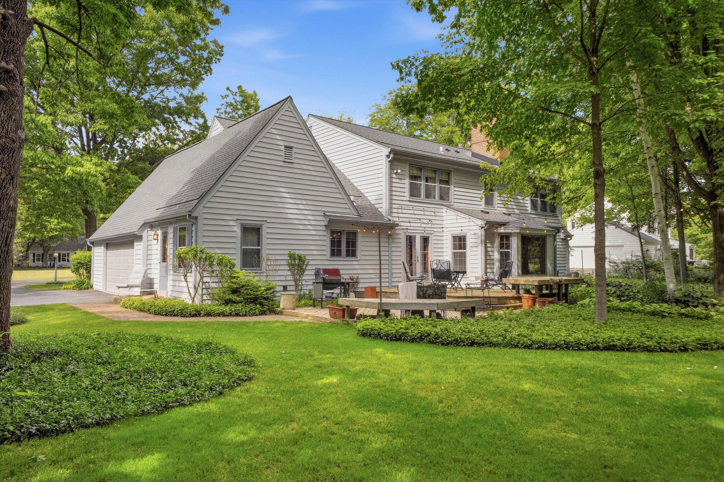 304 Fieldstone Road Delafield, WI 53018 - Photo 8 of 16 Back of Home