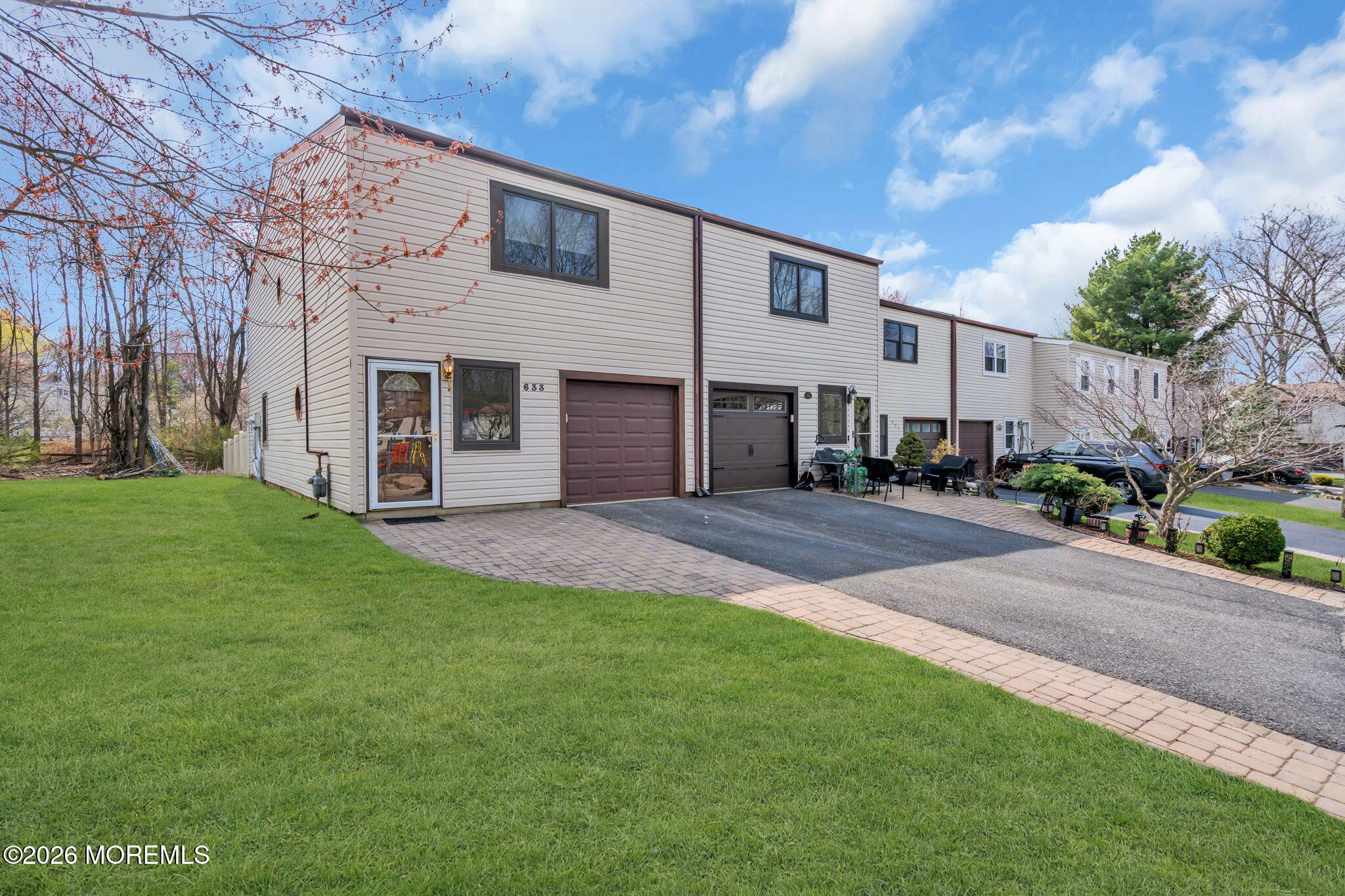 633 Randall Way Aberdeen, NJ 07747 - Photo 2 of 28 a view of a yard in front of house