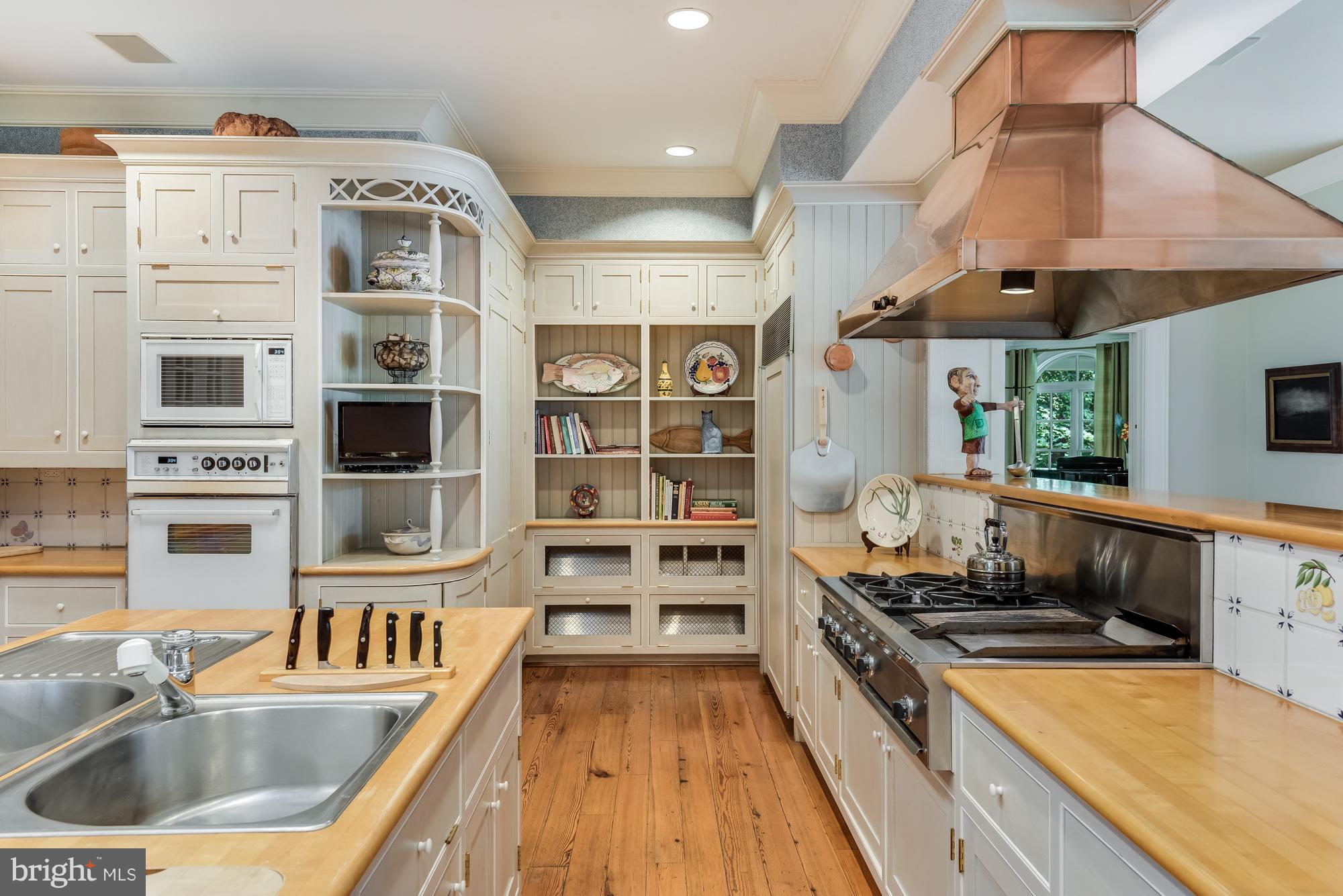 30 Shadow Point Court Edgewater, MD 21037 - Photo 15 of 28 Chef's Gourmet Kitchen, custom copper exhaust hood