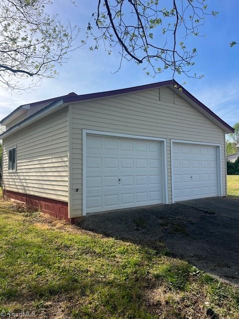 1721 Garner Road Yadkinville, NC 27055 - Photo 3 of 7