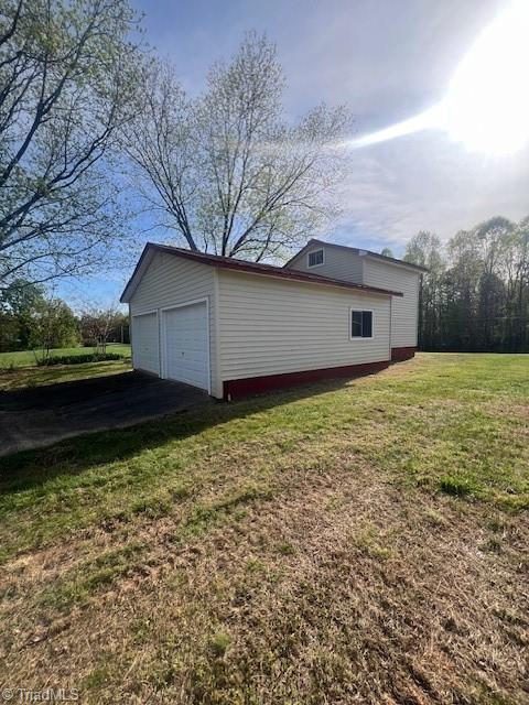 1721 Garner Road Yadkinville, NC 27055 - Photo 5 of 7