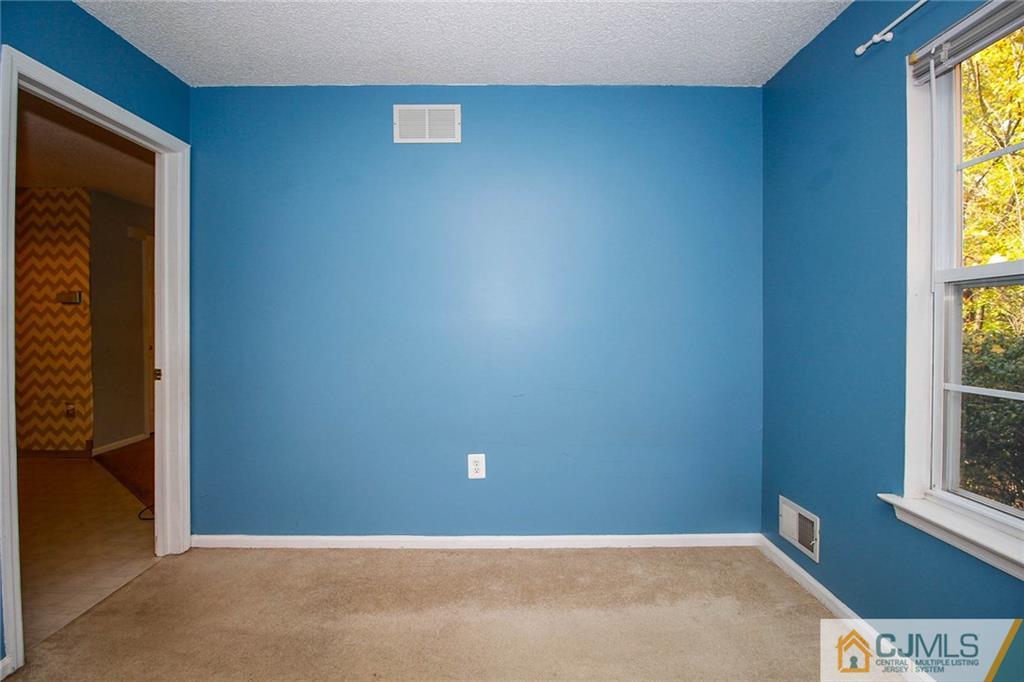 263 Prestwick Way, Unit 263 Edison, NJ 08820 - Photo 16 of 23 an empty room with windows