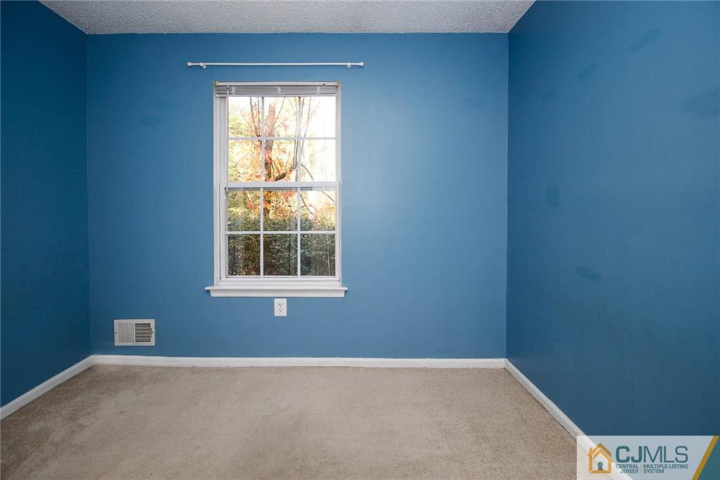 263 Prestwick Way, Unit 263 Edison, NJ 08820 - Photo 18 of 23 a view of an empty room with a window